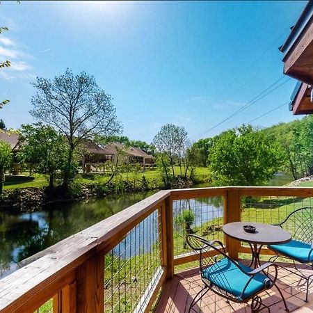Skinny Dippin'-River Front- Free Tickets-Dog Friendly-Sleeps 6 Pigeon Forge Esterno foto