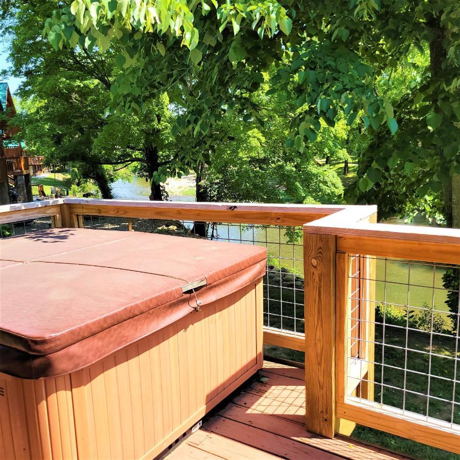 Skinny Dippin'-River Front- Free Tickets-Dog Friendly-Sleeps 6 Pigeon Forge Esterno foto