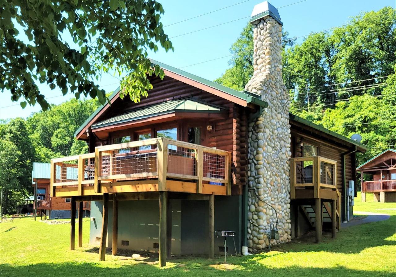 Skinny Dippin'-River Front- Free Tickets-Dog Friendly-Sleeps 6 Pigeon Forge Esterno foto
