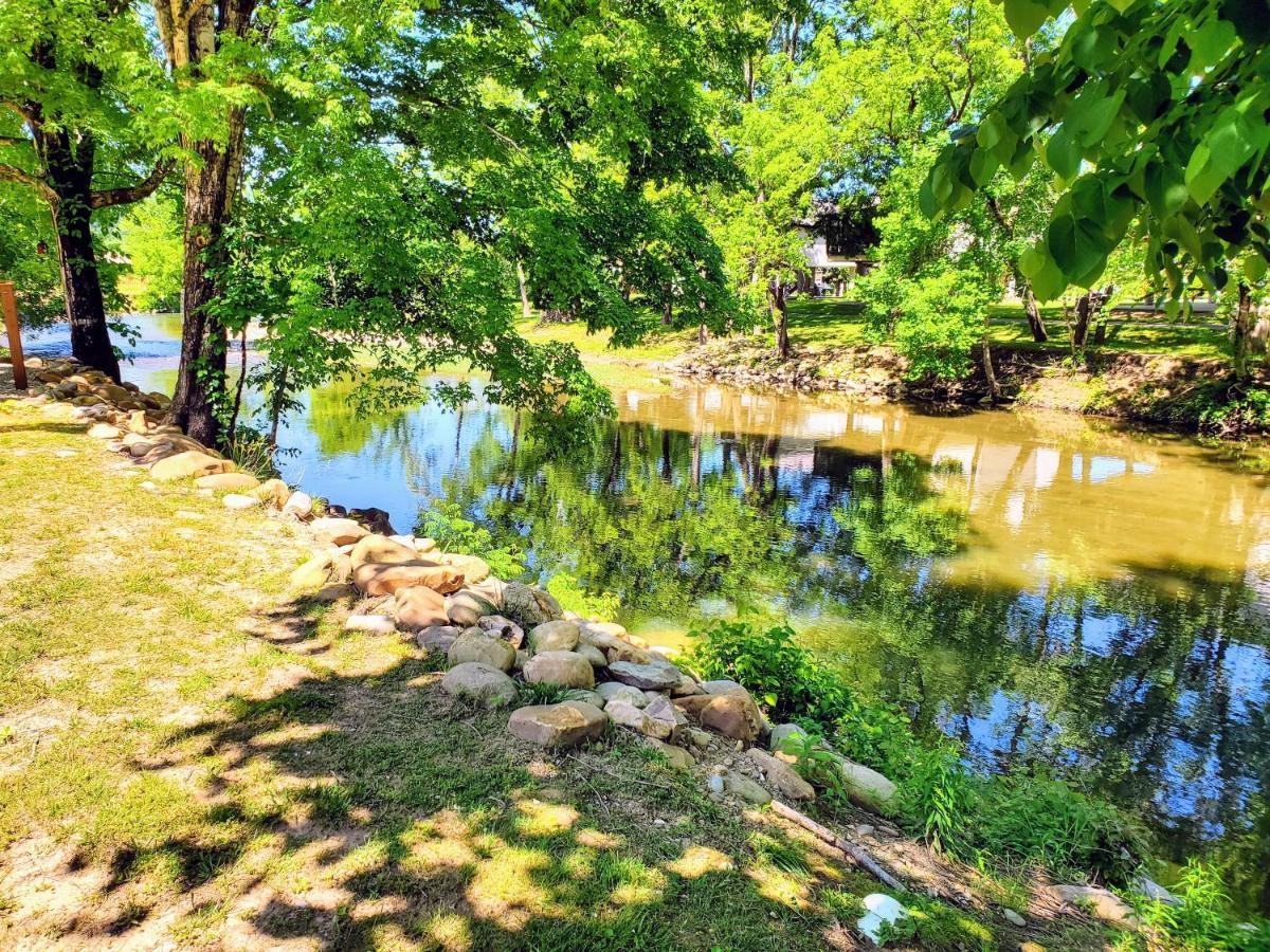 Skinny Dippin'-River Front- Free Tickets-Dog Friendly-Sleeps 6 Pigeon Forge Esterno foto
