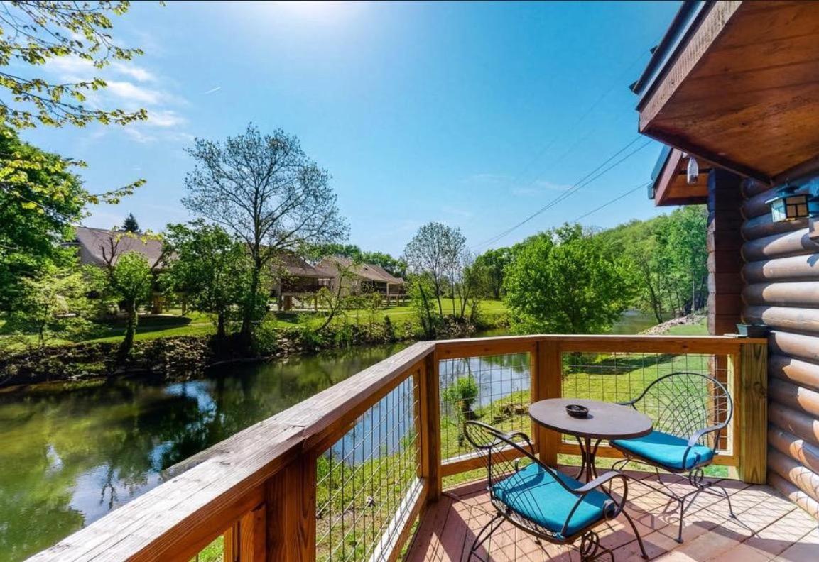 Skinny Dippin'-River Front- Free Tickets-Dog Friendly-Sleeps 6 Pigeon Forge Esterno foto